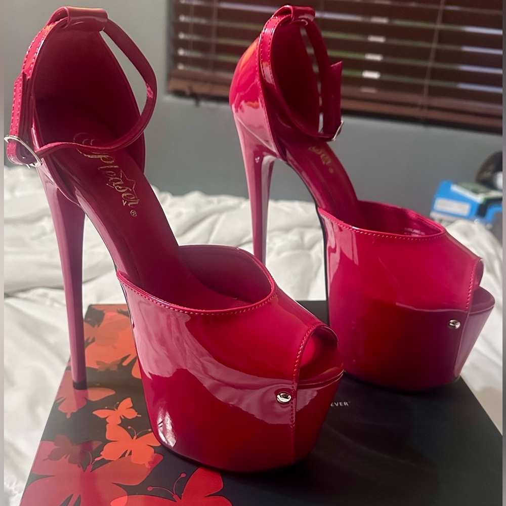 Pleasers: Size 8 Red Pat JUB15/R